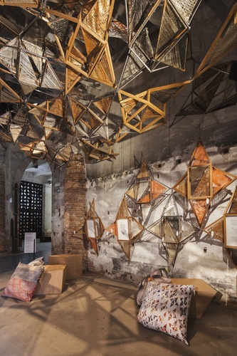 Instalacja Miralles Tagliabue EMBT na weneckim biennale architektury